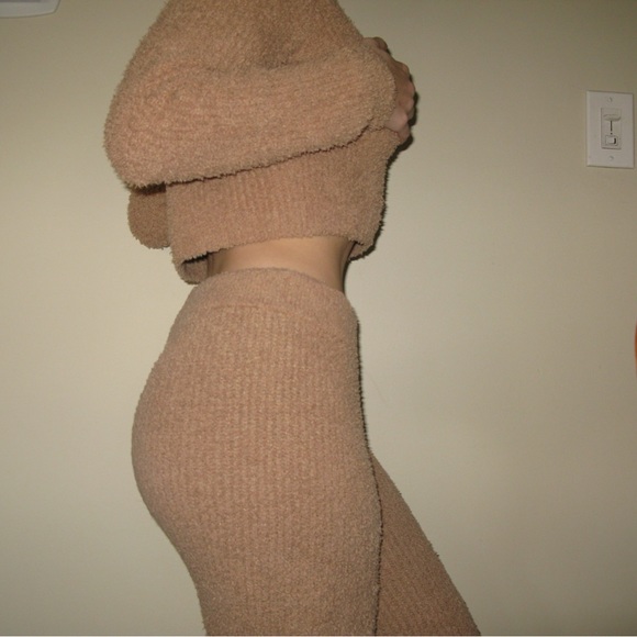 Aerie Fluffy Brown Lounge Set - Picture 1 of 4